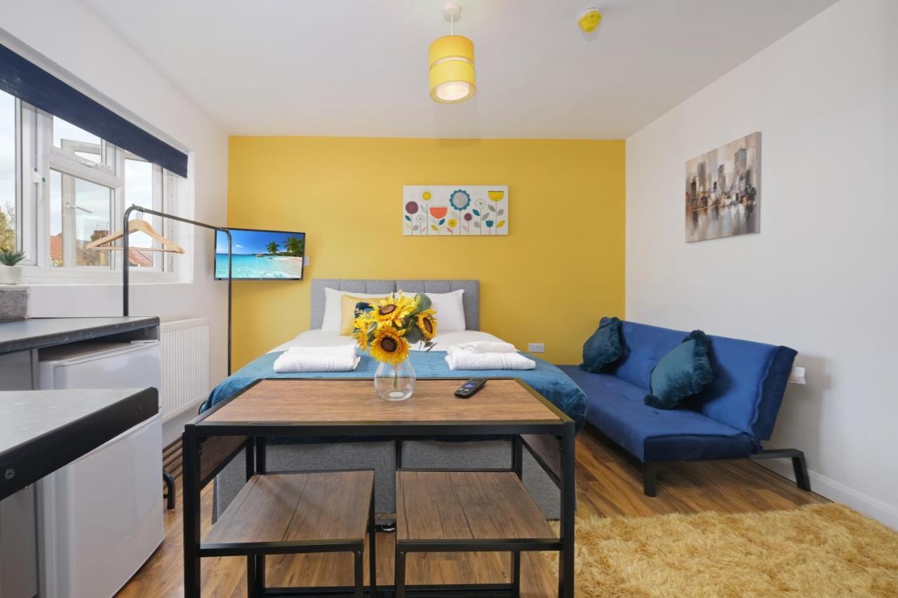 Fernbank Studios Sudbury Hill Harrow Self-Contained Studios With En-Suite Wembley Luaran gambar
