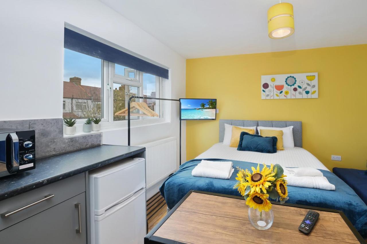 Fernbank Studios Sudbury Hill Harrow Self-Contained Studios With En-Suite Wembley Luaran gambar